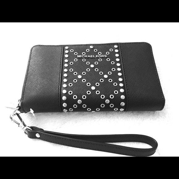 Michael Kors Handbags - Michael Kors Blk Saffiano Grommet Zip phone wallet